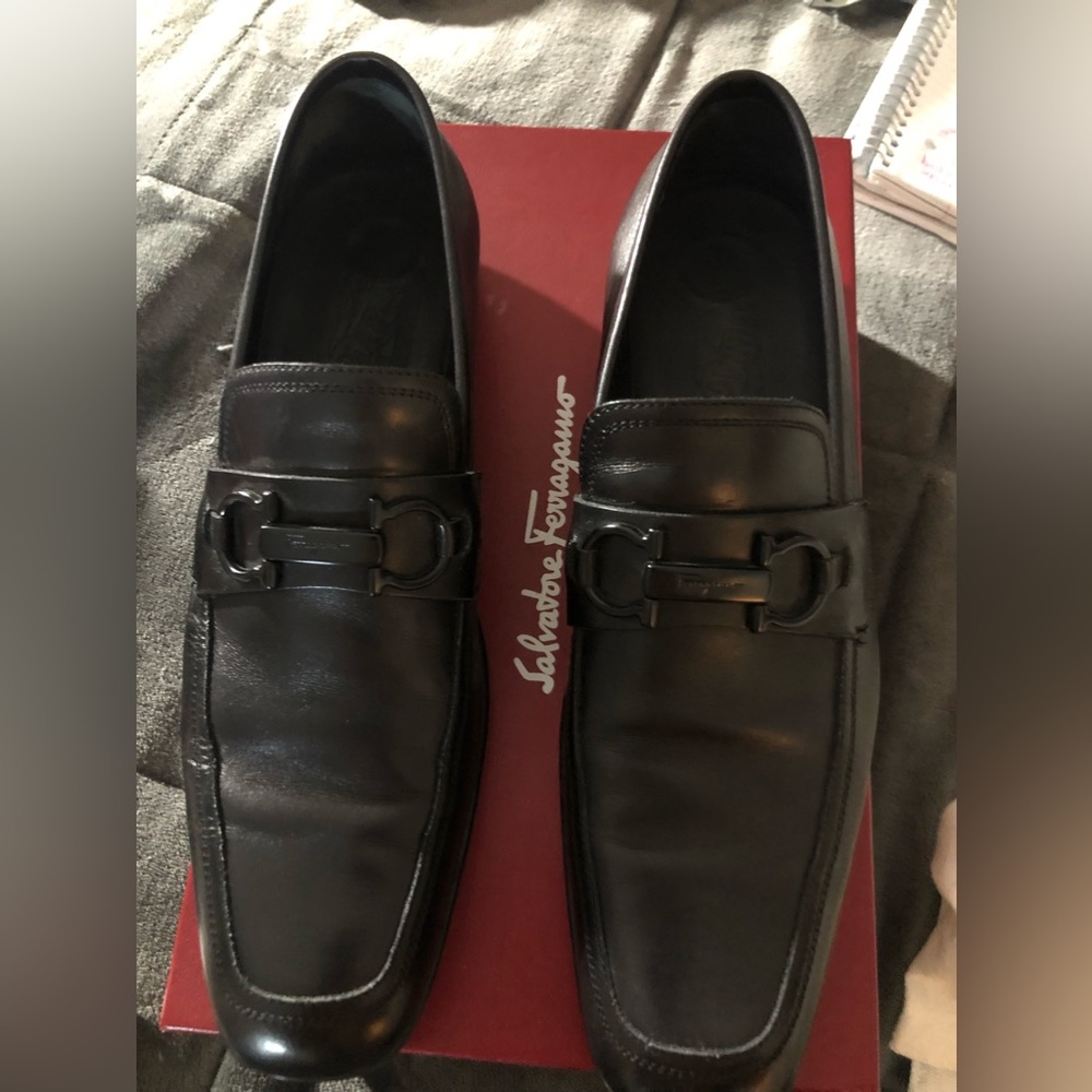 New in Box Men’s Ferragamo Runner Shoes